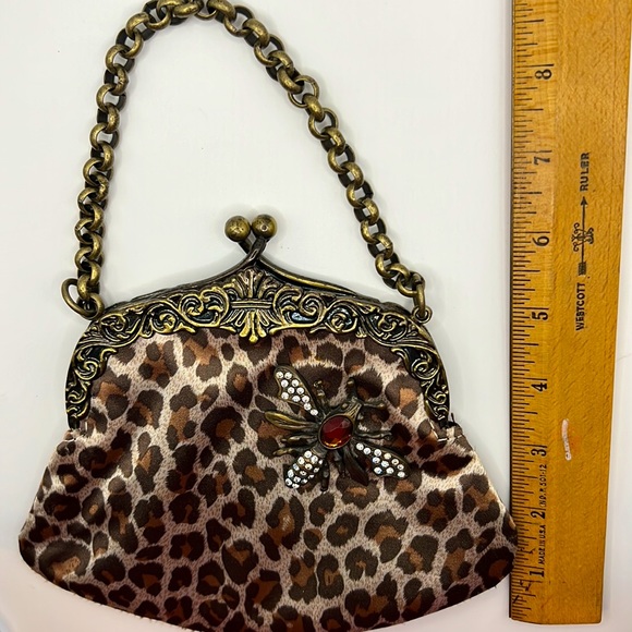 (1539) UNIQUE, Guess Small Leopard/Bee Clutch Purse, Vintage - Picture 6 of 7